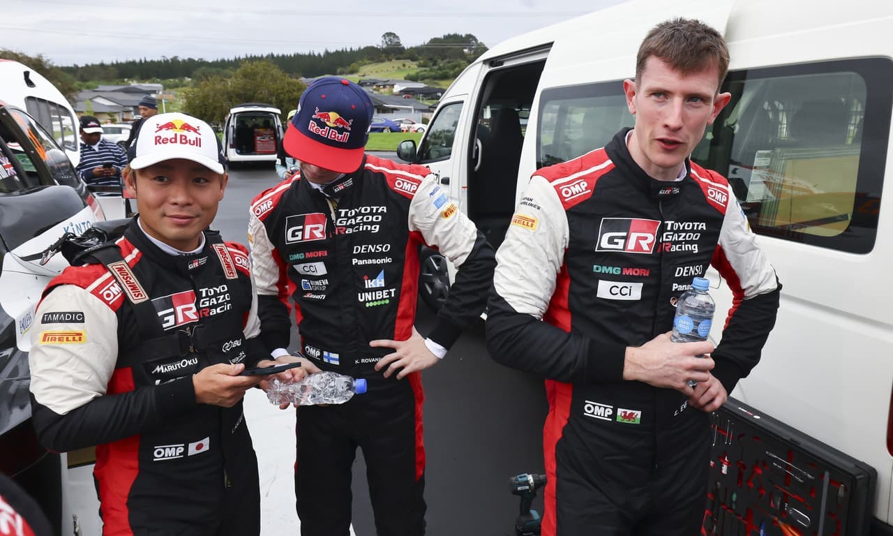 wrc_2022_r11_d1_01.jpg
